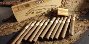 Riviera Maya Cigar roller