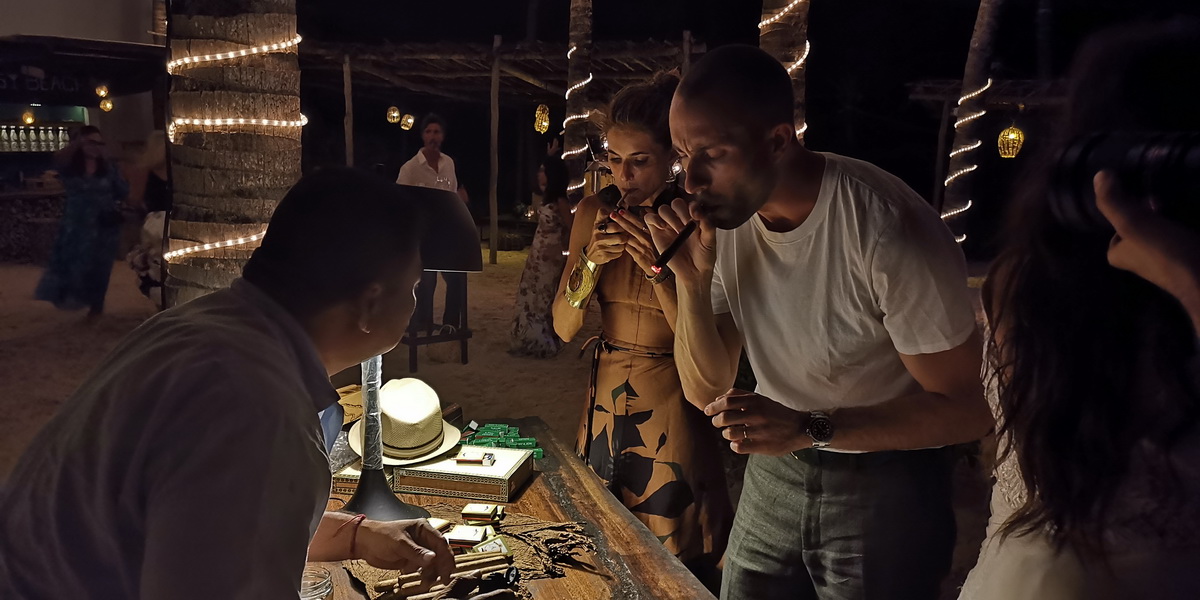 Ziggy's Beach Cigar roller Tulum