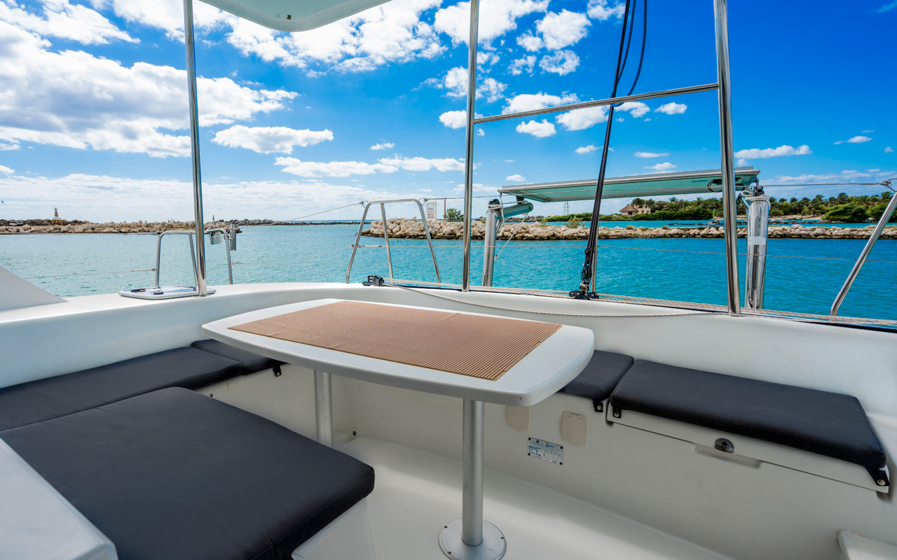 Catamaran Puerto Aventuras to Cozumel 