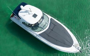 Charter a yacht SeaRay