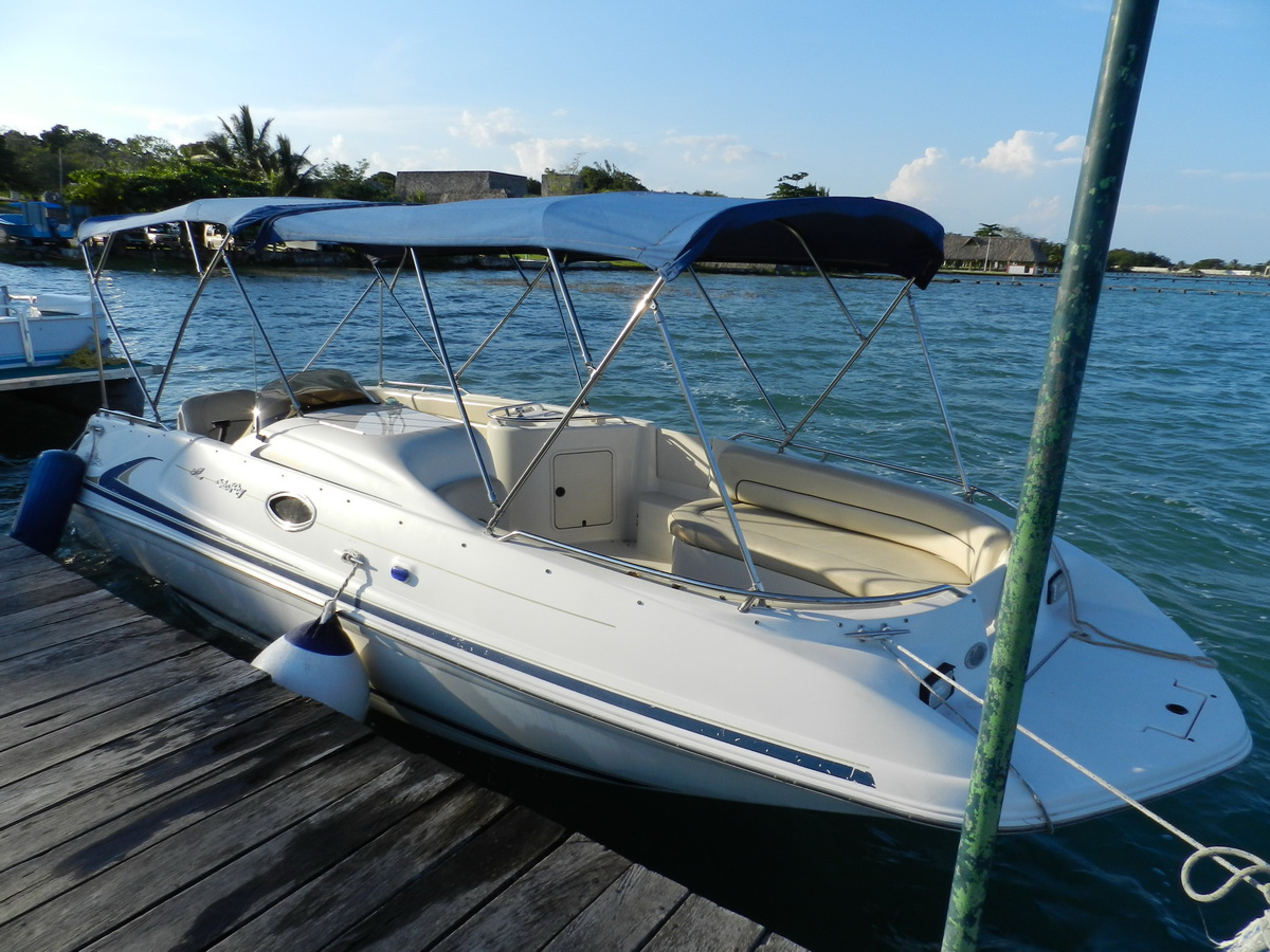 Bacalar rent a boat